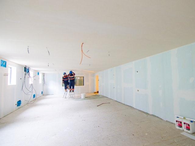 Jurnal de Spital Modular Piatra Neamț: vopsim pereții și montăm corpurile de iluminat